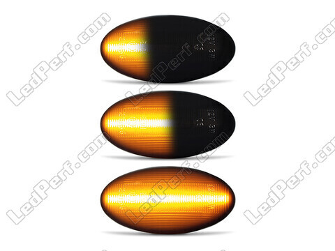 Lighting of the black dynamic LED side indicators for Citroen C4 Cactus
