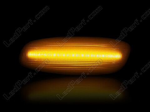 Maximum lighting of the dynamic LED side indicators for Citroen C4