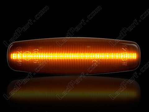 Maximum lighting of the dynamic LED side indicators for Infiniti FX 37
