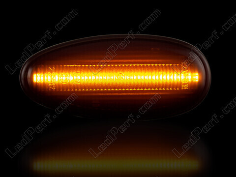 Maximum lighting of the dynamic LED side indicators for Mitsubishi Pajero sport 1