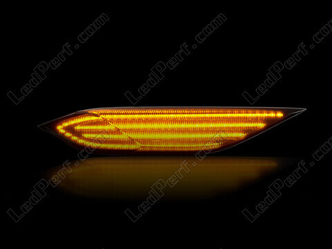 Maximum lighting of the dynamic LED side indicators for Porsche Cayenne II (958)